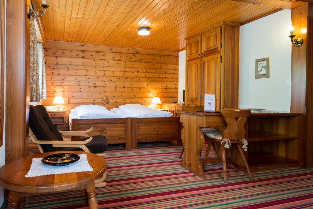 ريرالب Swiss Chalet-Style Hotel Walliser Spycher المظهر الخارجي الصورة